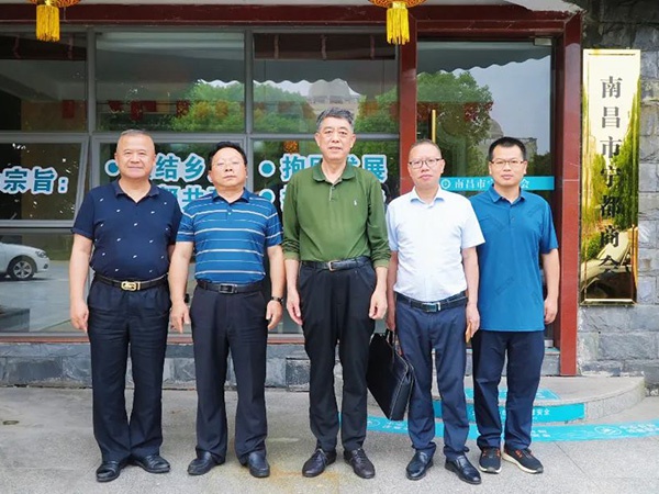 南昌寧都商會為寧都中學建校110周年助力，縣領導一行到訪交流。